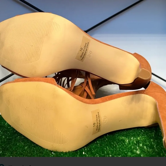 Fringe Suede Heels with back zipper - Picture 6 of 7